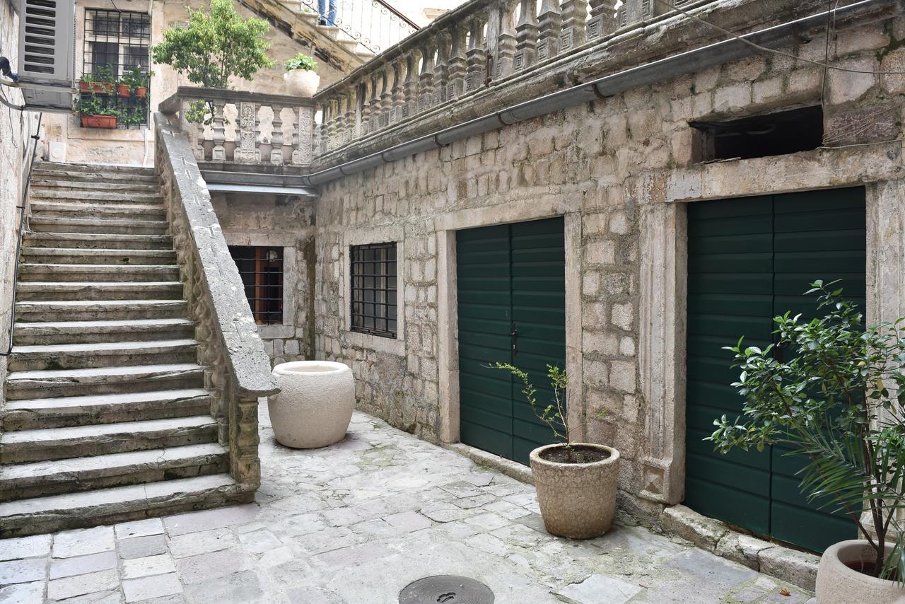 Apartment Miguel Kotor Bagian luar foto
