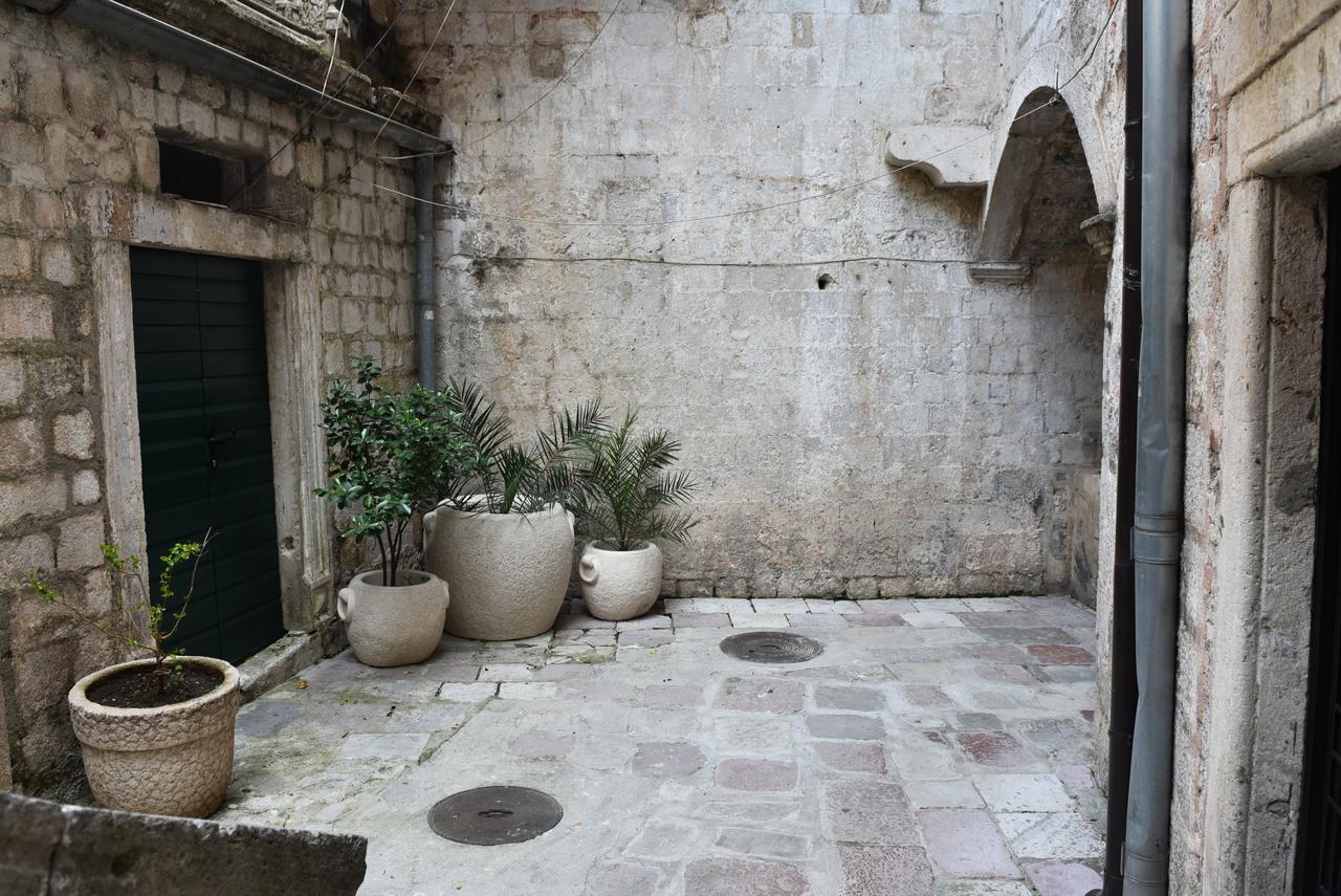 Apartment Miguel Kotor Bagian luar foto